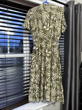 Sz 6/Med⭐️NWT APRICOT Olive/Khaki Botanical Print Dress Waist Up to 17” PTP 20”
